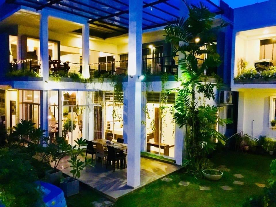 8 Plus Motels Negombo Luaran gambar