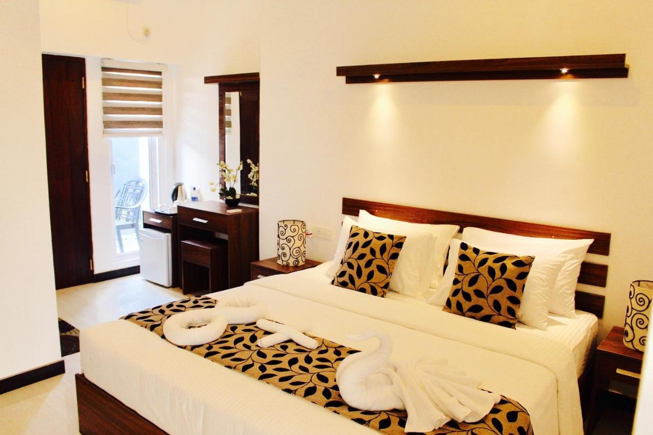 8 Plus Motels Negombo Luaran gambar