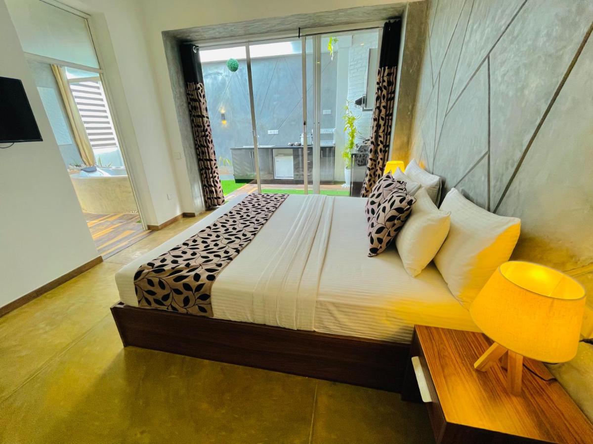 8 Plus Motels Negombo Luaran gambar